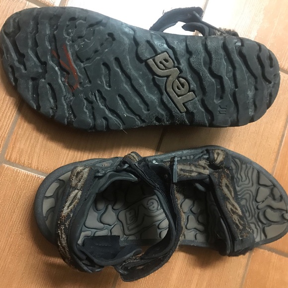 Men’s Teva Waterproof 💧 Sandals size 8 - Picture 2 of 3